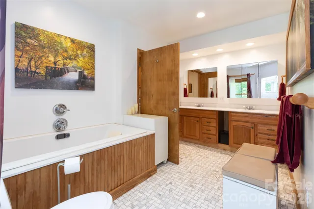 $1,700,000 | 28 Spruce Chase Lane, Swannanoa, NC 28778