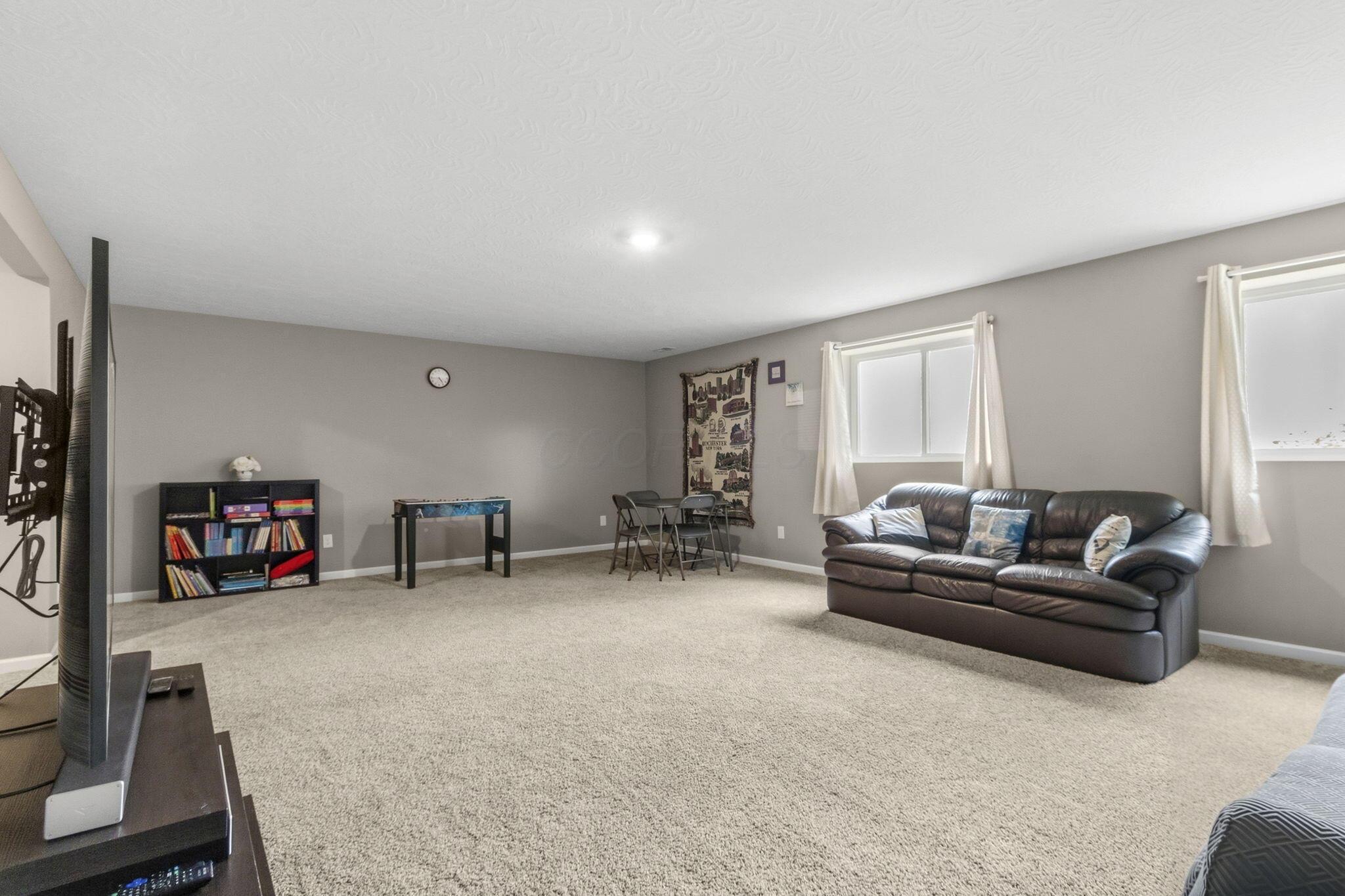 404 Colony Ridge Drive Delaware, OH 43015 - Photo 32 of 48 Family Room