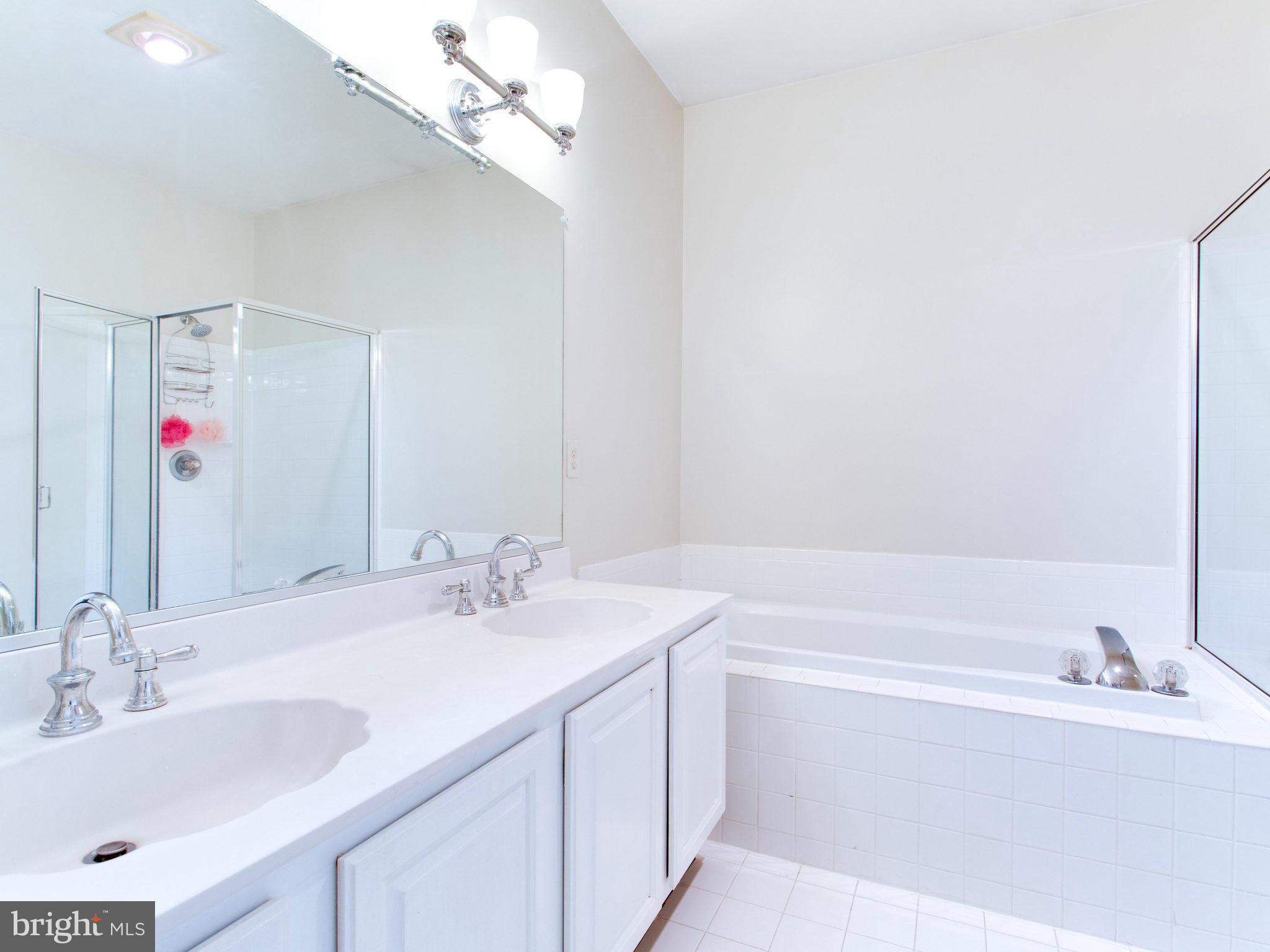 7029 Haycock Road, Unit 404 Falls Church, VA 22043 - Photo 11 of 18 Bath (Master)