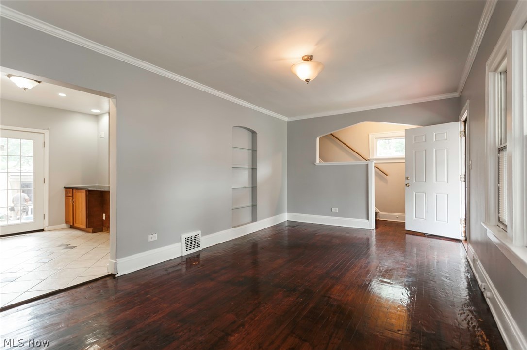 3419 Spangler Road Cleveland Heights, OH 44112 - Photo 5 of 35