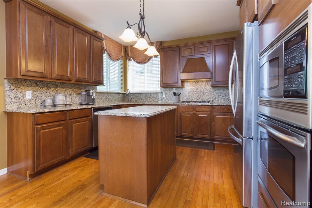 27380 Victoria Road Novi, MI 48374 - Photo 17 of 42