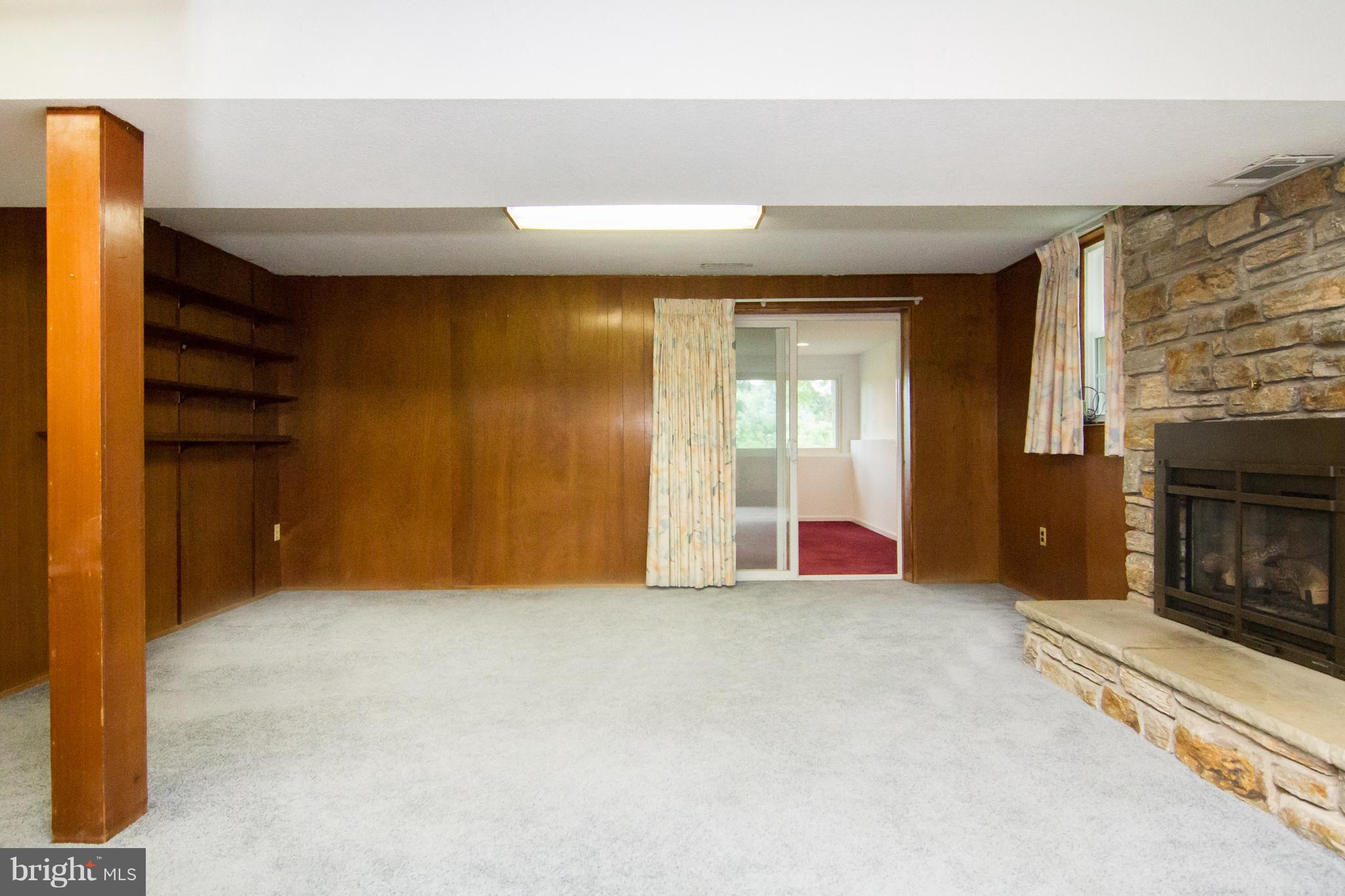 2423 Lawndale Road Finksburg, MD 21048 - Photo 18 of 30 Family Room has built-in shelving