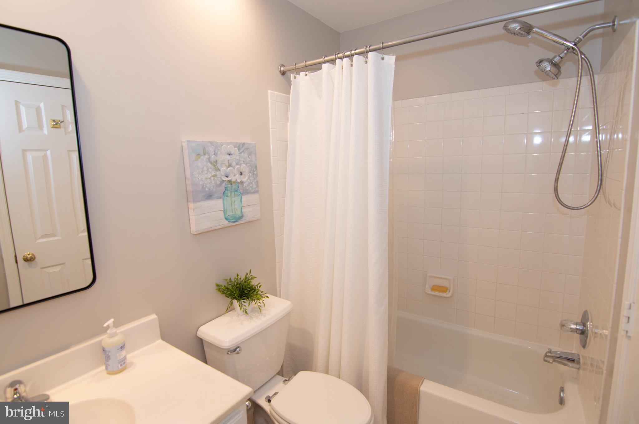 11304 Sundial Court, Unit C 910 Reston, VA 20194 - Photo 41 of 45 Hallway Full Bath