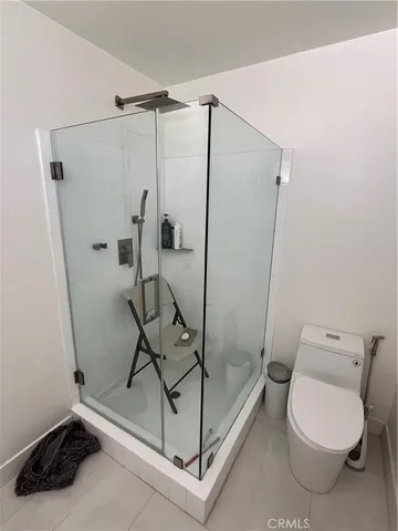 a bathroom with a toilet and a shower