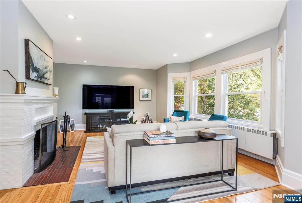 218 Inwood Avenue Montclair, NJ 07043 - Photo 6 of 47