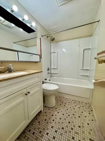 $129,900 | 234 Regency Park Drive, Unit 234, Agawam, MA 01001