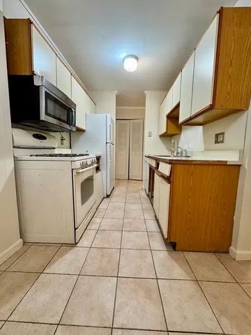 $129,900 | 234 Regency Park Drive, Unit 234, Agawam, MA 01001