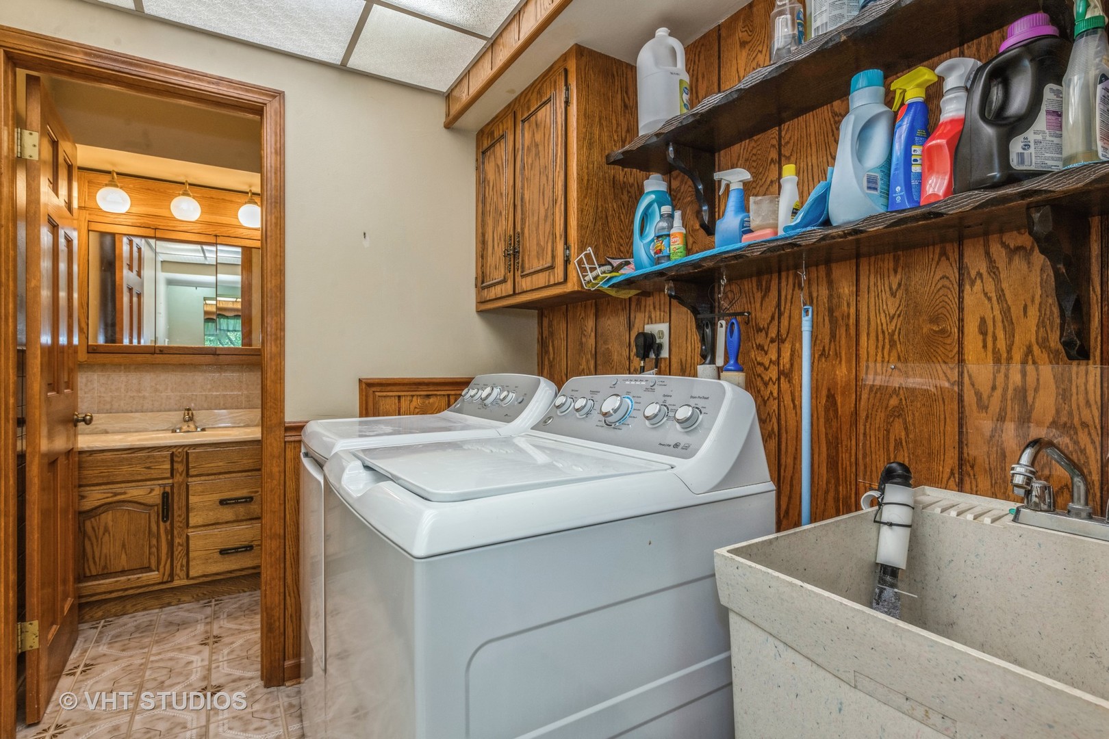 2339 Old Hicks Road Long Grove, IL 60047 - Photo 18 of 27 a utility room with dryer and washer