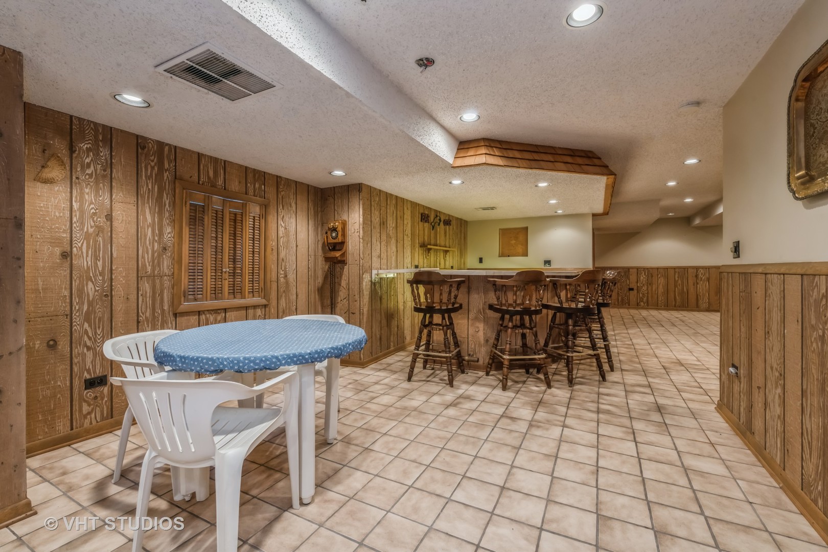 2339 Old Hicks Road Long Grove, IL 60047 - Photo 21 of 27 a room with furniture and a table