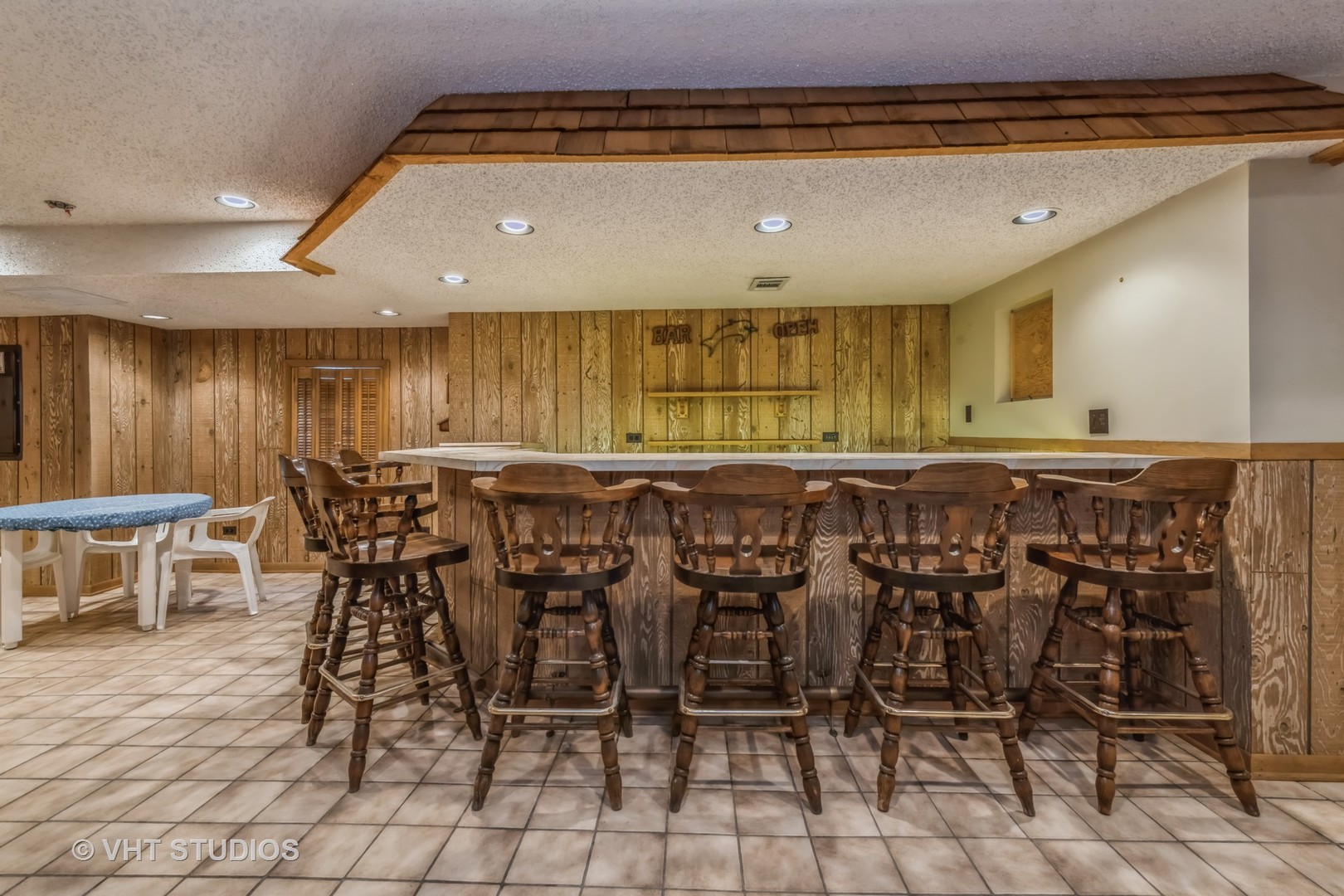 2339 Old Hicks Road Long Grove, IL 60047 - Photo 23 of 27 a kitchen with a table chairs and entryway