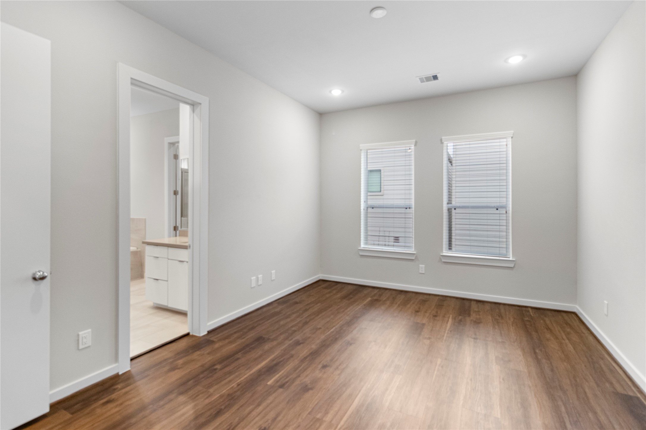 606 Thornton Road, Unit C Houston, TX 77018 - Photo 17 of 23 Gallery Image 17