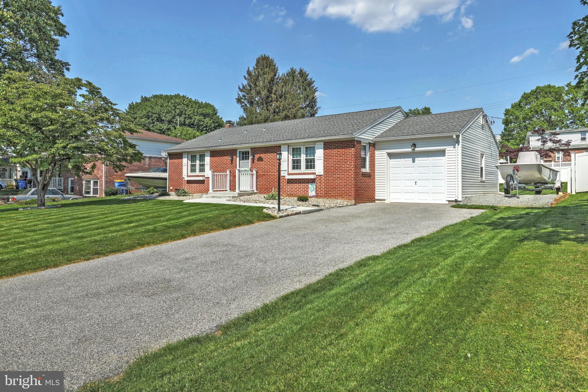 315 Lyndhurst Road York, PA 17402 - Photo 3 of 33 Gallery Image 3