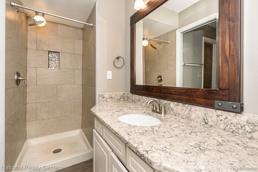 1438 Oakbrook Rochester Hills Rochester, MI 48307 - Photo 18 of 37