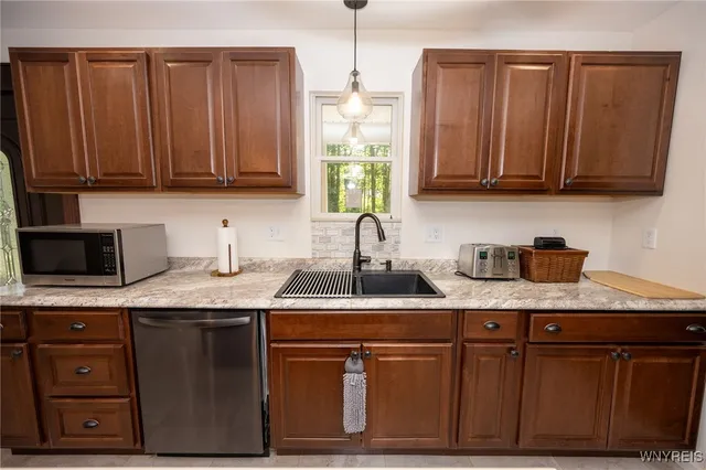 $274,999 | 598 Adams Avenue, Evans, NY 14006