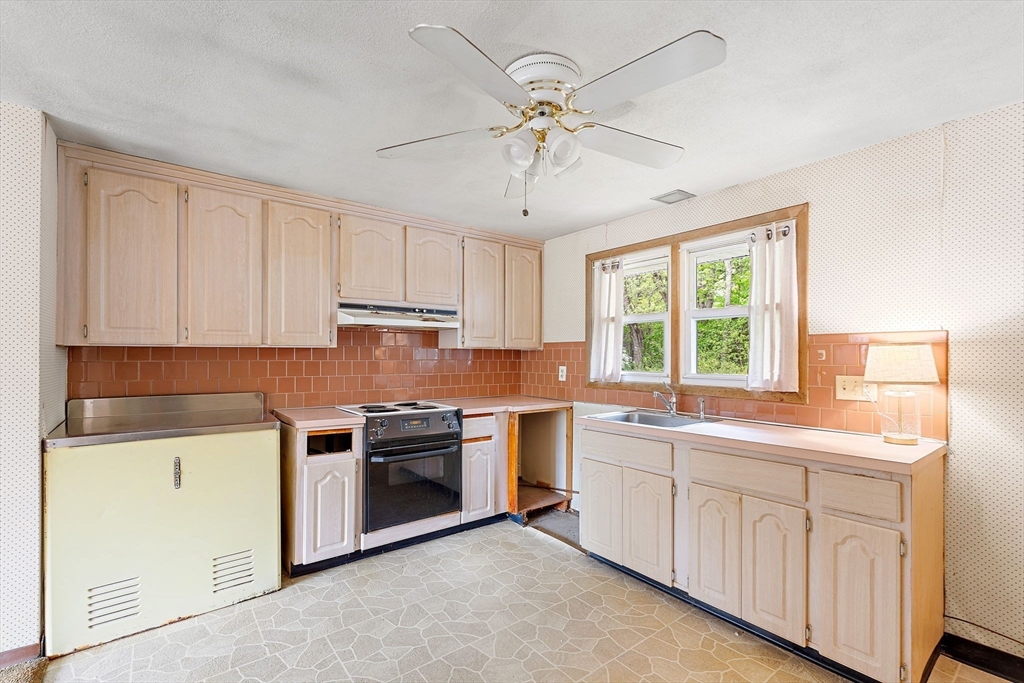 29 Temi Road Hudson, MA 01749 - Photo 8 of 36