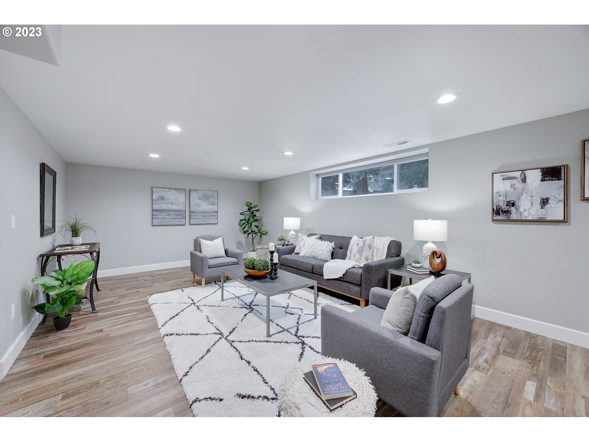 1427 Southeast 109th Avenue Portland, OR 97216 - Photo 26 of 44 a living room with furniture