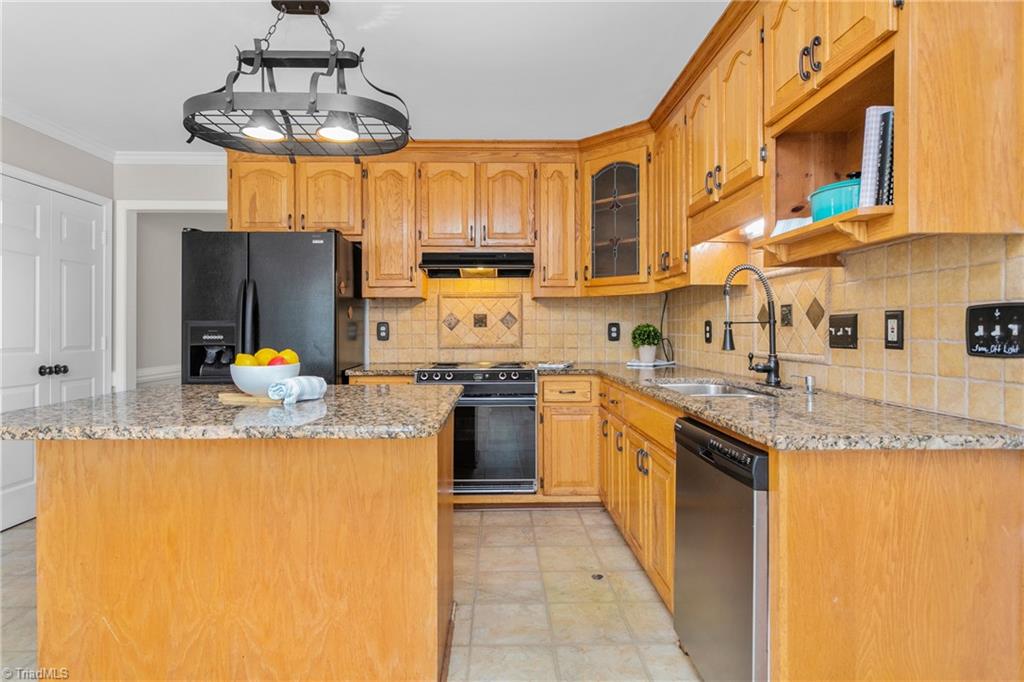 3103 Spring Mill Road Greensboro, NC 27406 - Photo 11 of 44 Appliances remain