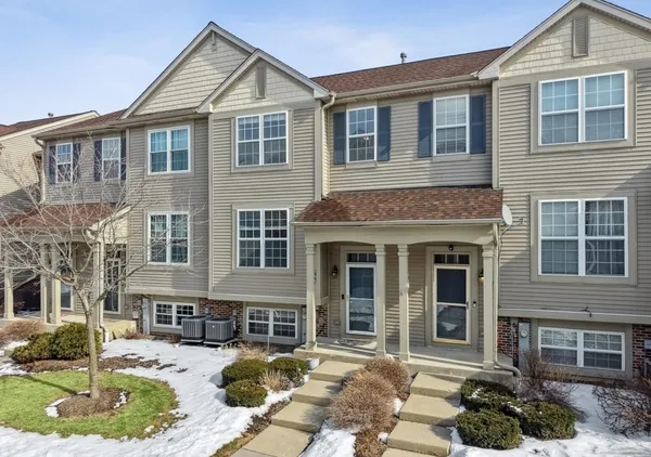 $2,600 | 764 Cherry Creek Drive, Grayslake, IL 60030
