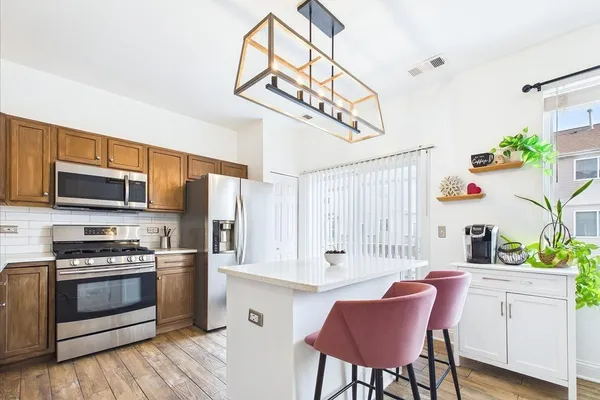 $2,600 | 764 Cherry Creek Drive, Grayslake, IL 60030