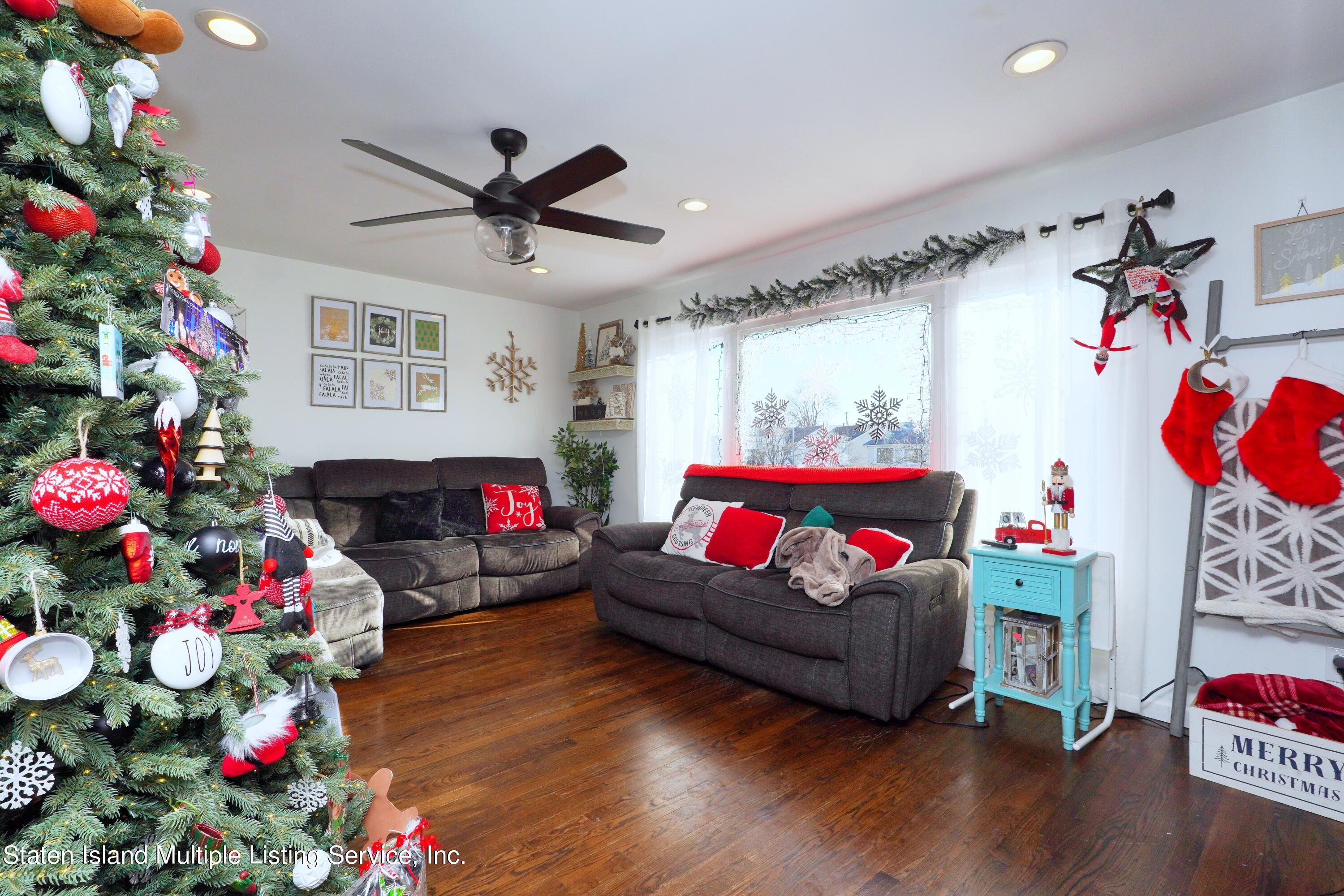 72 Middle Loop Road Staten Island, NY 10308 - Photo 24 of 38 a living room with furniture and a potted plant