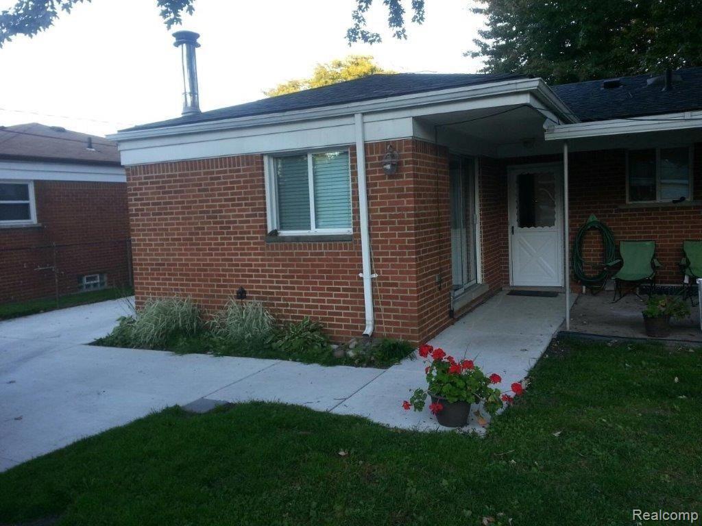 26655 Ridgefield Avenue Warren, MI 48089 - Photo 2 of 17 ridgefield333.jpg