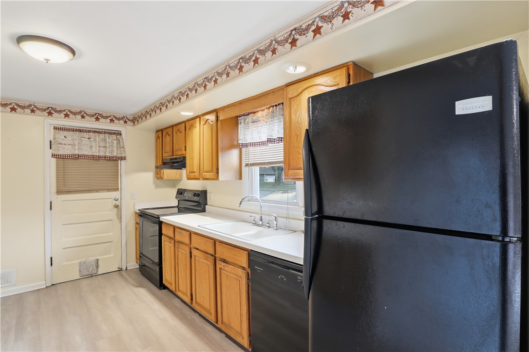 577 Fetzner Road Greece, NY 14626 - Photo 7 of 33