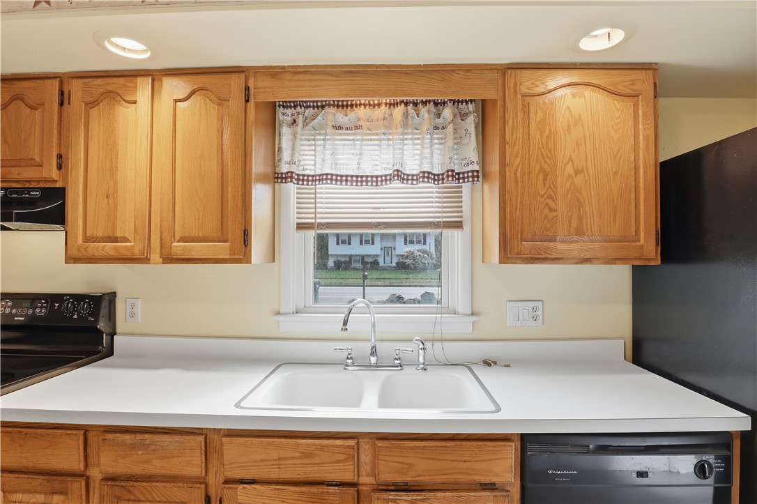 577 Fetzner Road Greece, NY 14626 - Photo 10 of 33