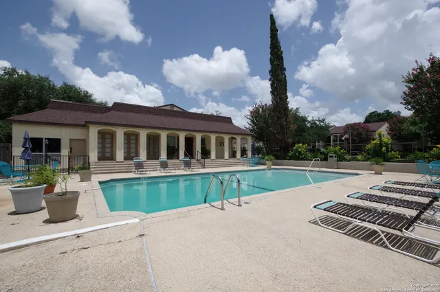 $1,100 | 8702 Village Drive, Unit 1005, San Antonio, TX 78217