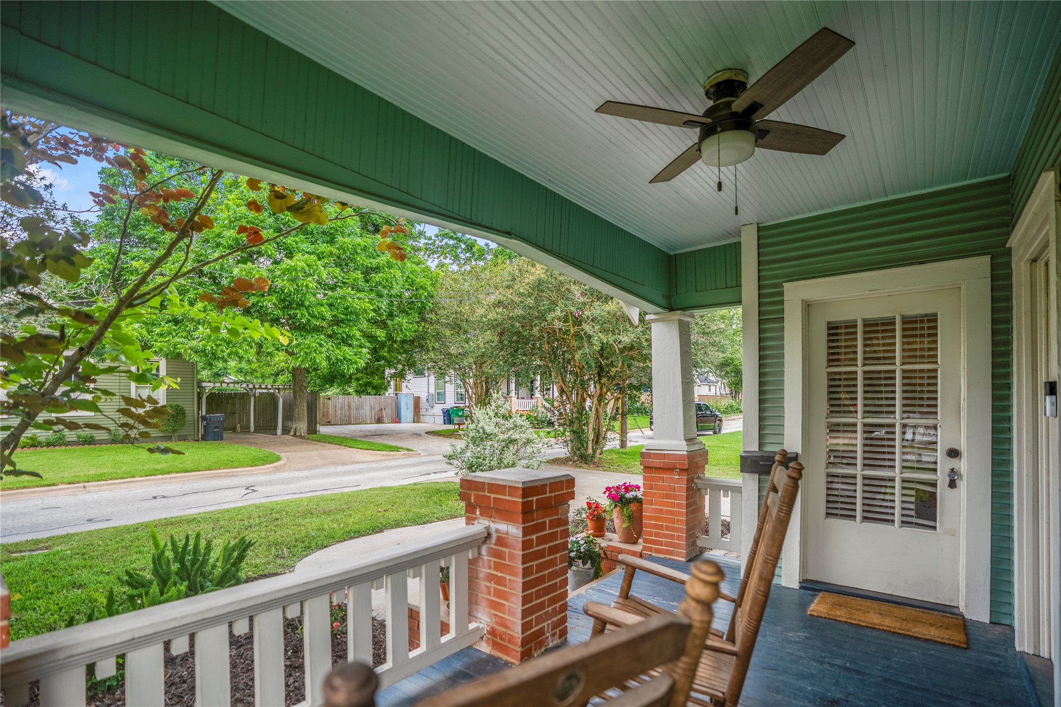 907 Clinton Street Brenham, TX 77833 - Photo 7 of 34