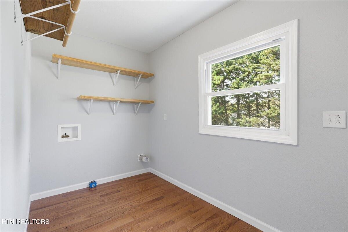 7709 Morris Road Knoxville, TN 37938 - Photo 24 of 52 an empty room with a window