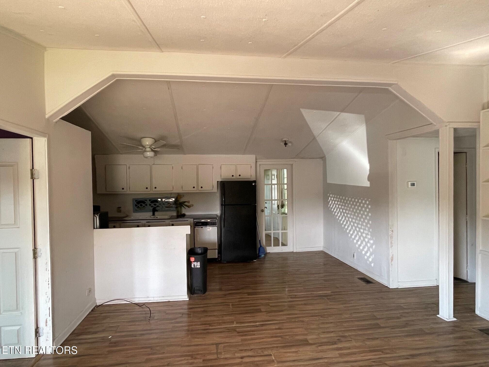 801 Wilson Road Maryville, TN 37801 - Photo 10 of 33 Living Room