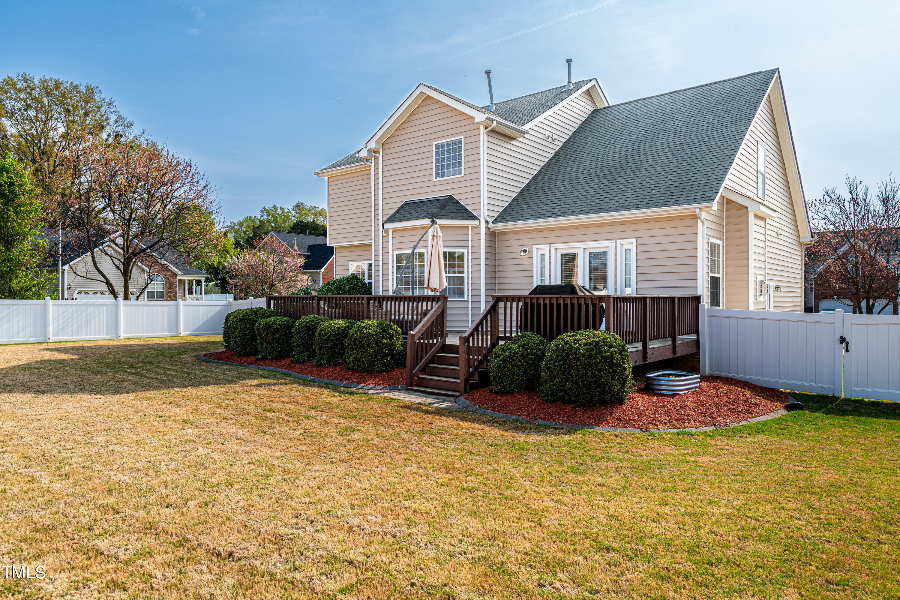 113 Sugarloaf Way Raleigh, NC 27603 - Photo 35 of 42 a front view of a house with garden