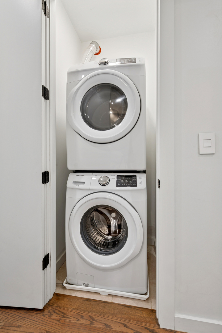 2237 North Hoyne Avenue, Unit 3N Chicago, IL 60647 - Photo 19 of 22 a utility room with dryer and washer