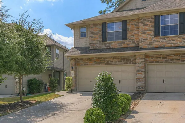$1,900 | 19 Wickerdale Place, The Woodlands, TX 77382