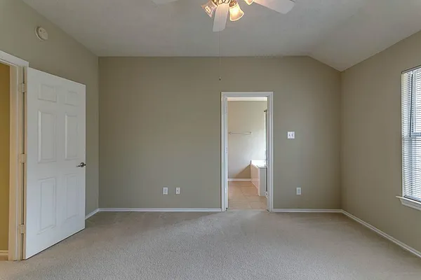 $1,900 | 19 Wickerdale Place, The Woodlands, TX 77382