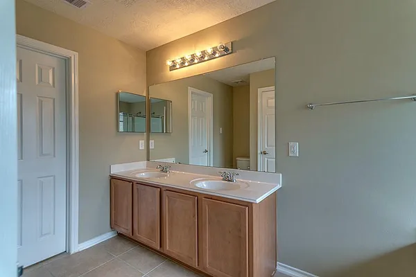 $1,900 | 19 Wickerdale Place, The Woodlands, TX 77382