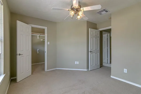 $1,900 | 19 Wickerdale Place, The Woodlands, TX 77382