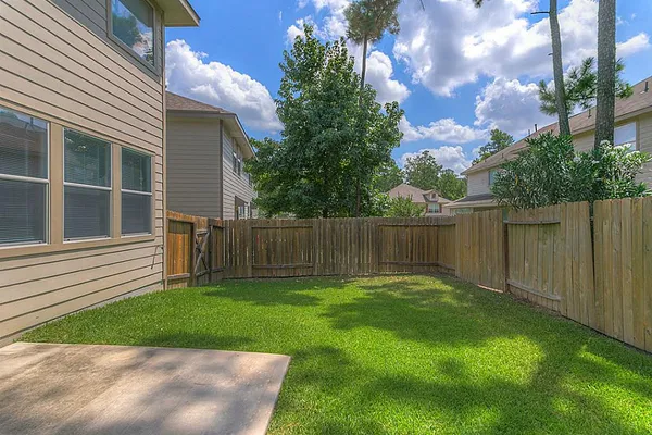 $1,900 | 19 Wickerdale Place, The Woodlands, TX 77382