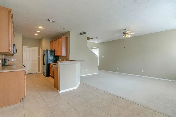 $1,900 | 19 Wickerdale Place, The Woodlands, TX 77382