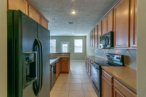 $1,900 | 19 Wickerdale Place, The Woodlands, TX 77382