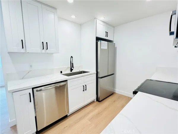$2,200 | 6860 1/2 Aura Avenue, Reseda, CA 91335