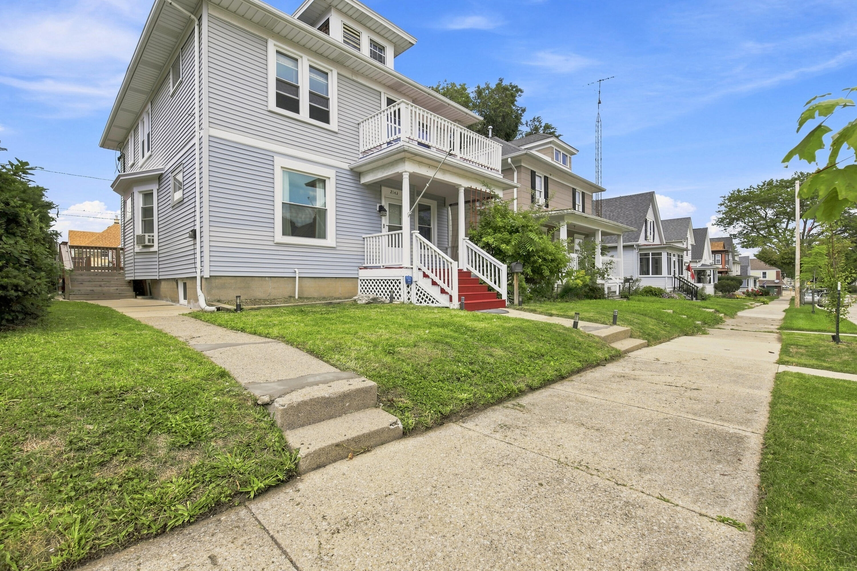 2142 Clarence Ave-3