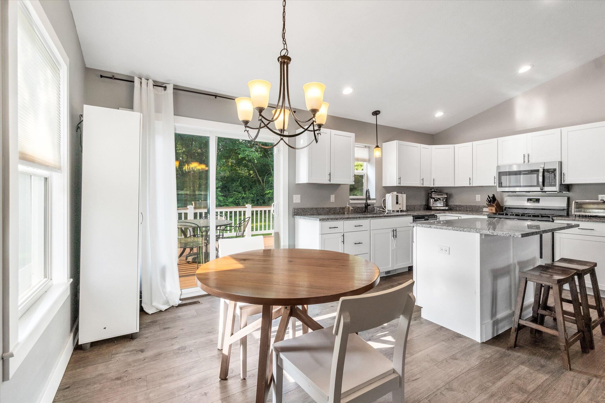 4048 Franklin Road Jackson, MI 49203 - Photo 11 of 38 18-4048-Franklin-Rd-WindowStill-Real-Est