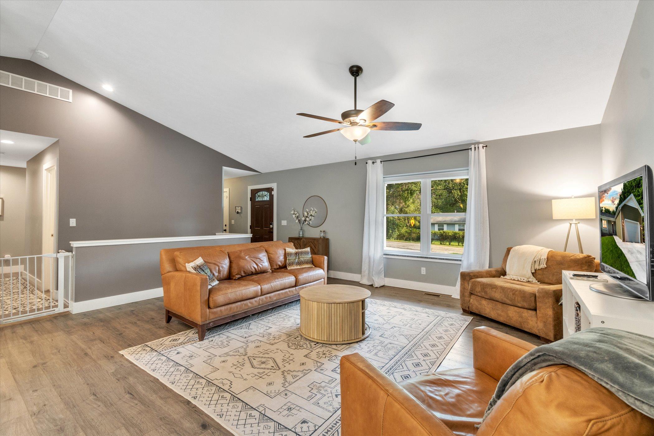 4048 Franklin Road Jackson, MI 49203 - Photo 9 of 38 14-4048-Franklin-Rd-WindowStill-Real-Est
