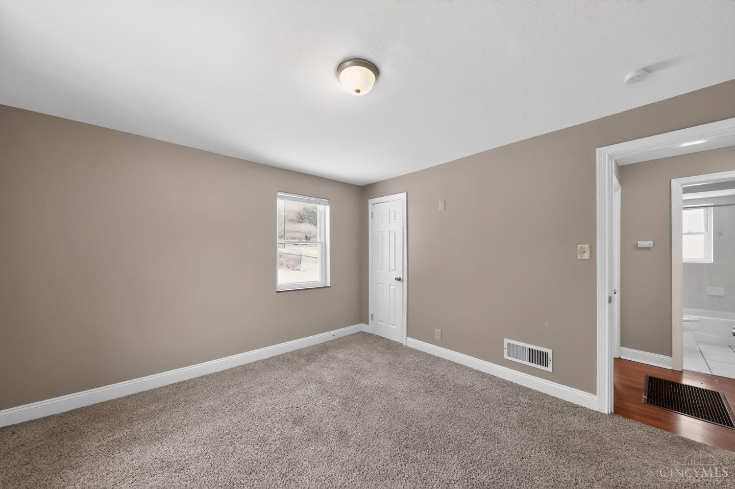 3604 Muddy Creek Road Cincinnati, OH 45238 - Photo 8 of 34