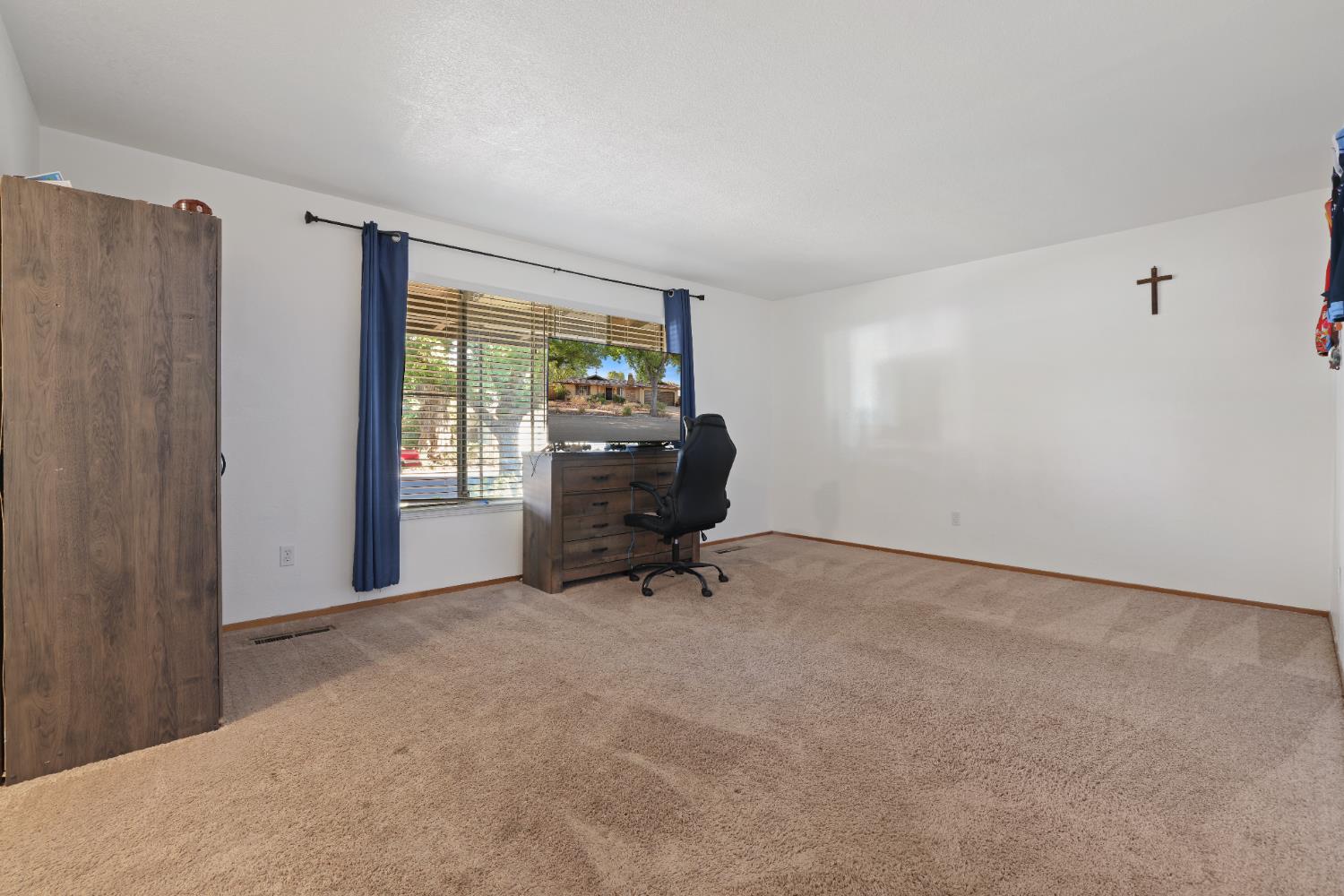 1608 Kruger Drive Modesto, CA 95355 - Photo 7 of 35 a living room with furniture and a window