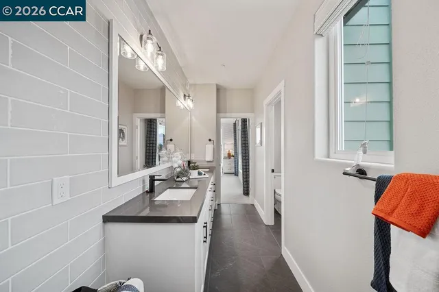 $826,000 | 27264-27264 Cosmo Court, Hayward, CA 94544