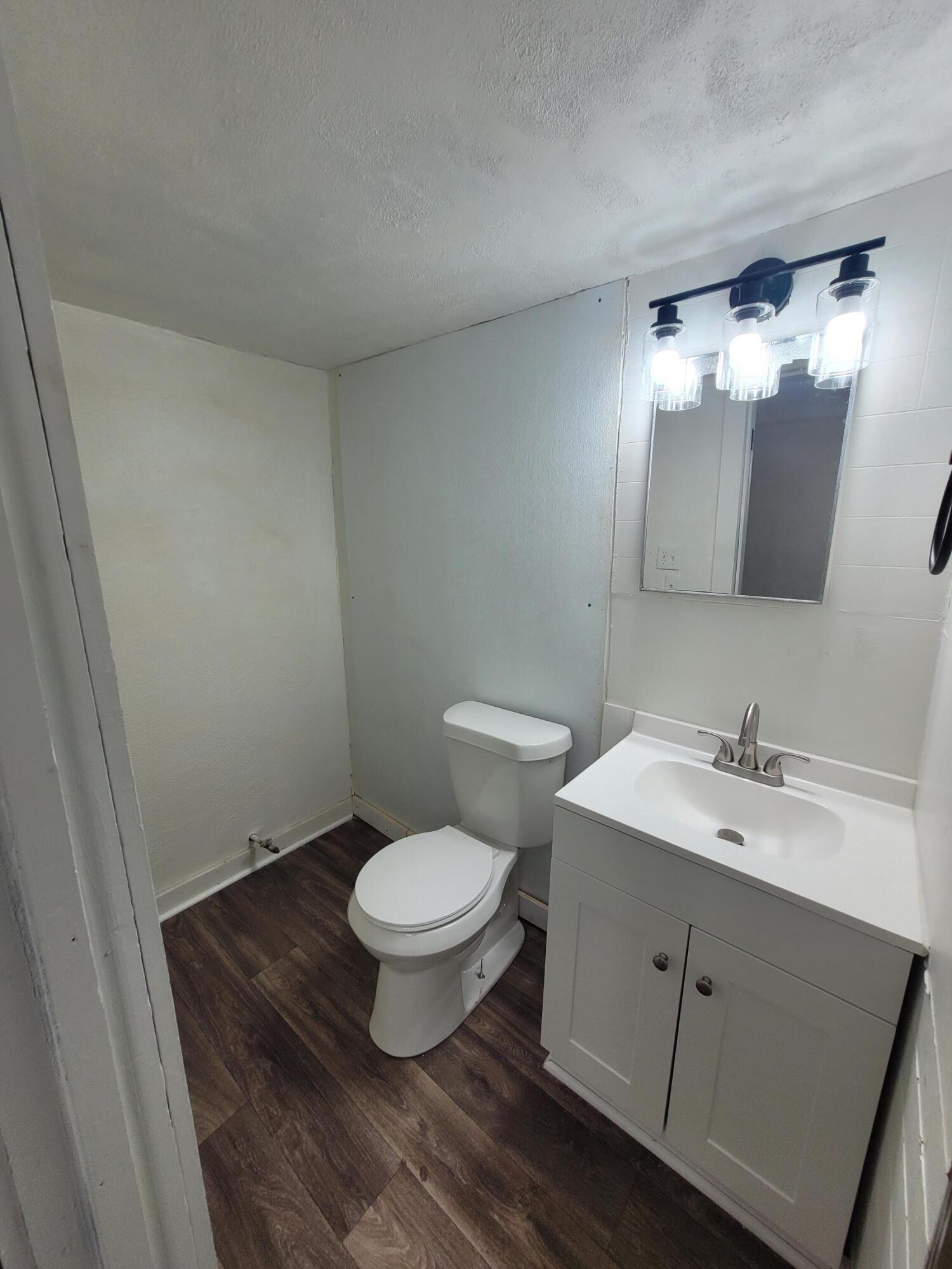 1055 South 3rd Street Slaton, TX 79364 - Photo 7 of 13 a bathroom with a sink and a mirror