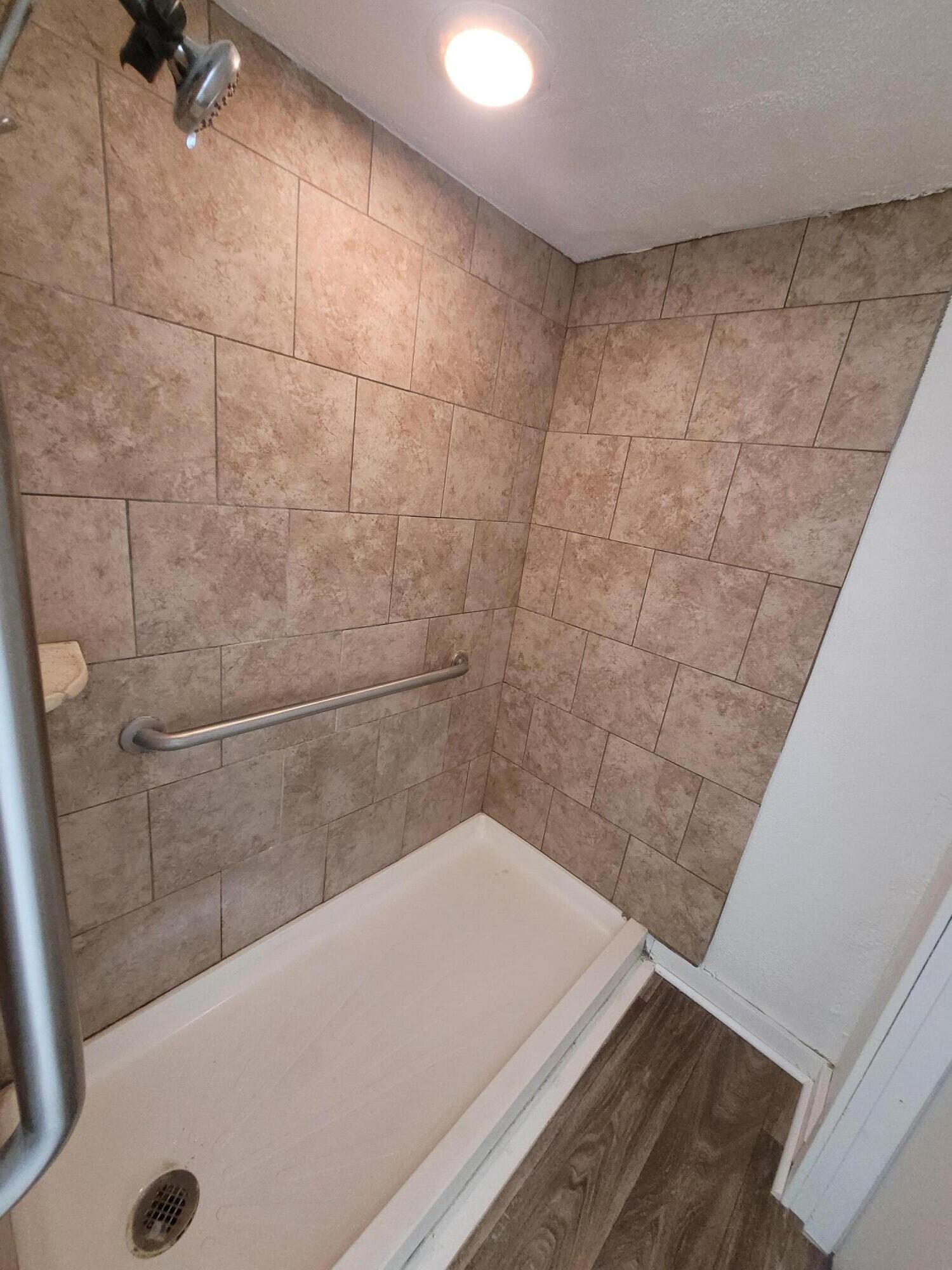 1055 South 3rd Street Slaton, TX 79364 - Photo 8 of 13 a bathroom with a tub