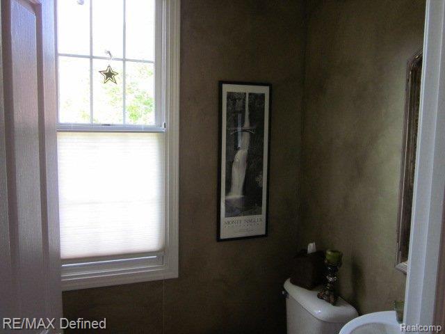 4160 Holly Lane Rochester, MI 48306 - Photo 16 of 25 Powder Room